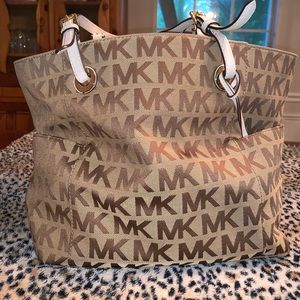 Michael Kors Jet Set Tote